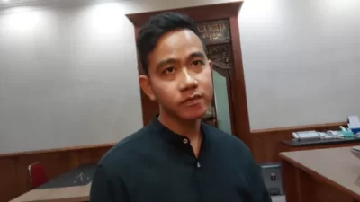Hasto Ungkap Nasib Gibran Berakhir di PDIP