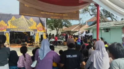 Relawan Guntur Gelar Pertunjukan Kuda Lumping, Masyarakat Labuhan Ratu Antusias