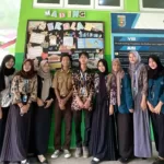 Ajak Siswa Kreatif, Mahasiswa KKN-PLP Unila Desa Kertosari X Buat Mading Sekolah