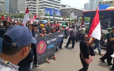 Massa Demo Depan Bawaslu Tolak Rekayasa Pemilu, Jalan Ditutup