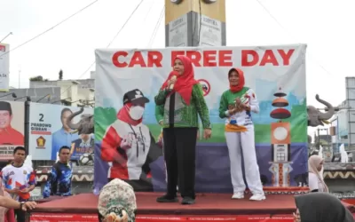 Walikota Bandar Lampung Hj. Eva Dwiana Hadiri Kegiatan Car Free Day di Tugu Adipura