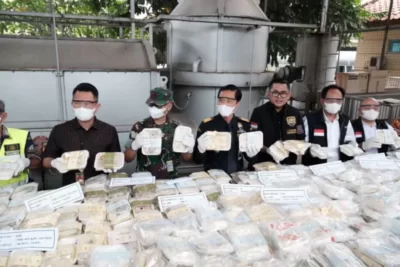 Tak Berizin BPOM, Bea Cukai Musnahkan 1 ton Milk Bun Thailand