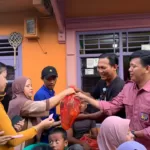 Sambut Paskah, GMKI Kolaborasi dengan KNPI Berbagi di Kecamatan Bumi Waras