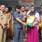 Jelang Ramadan dan Idul Fitri 2024, Pj. Bupati Mesuji, Sulpakar Tinjau Langsung Operasi Pasar Murah