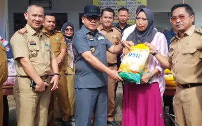 Jelang Ramadan dan Idul Fitri 2024, Pj. Bupati Mesuji, Sulpakar Tinjau Langsung Operasi Pasar Murah