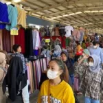 Pedagang Jelang Lebaran: Orang Datang Cuma Lihat, Belinya di Online