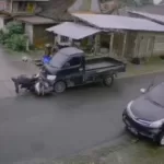 Terekam CCTV, Mobil Grandmax Tabrak Pengendara Motor Hingga Terseret Belasan Meter