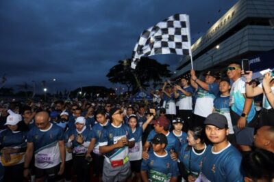 Gubernur Arinal dan Ibu Riana Bersama Ribuan Peserta Ramaikan Lampung Half Marathon 2024