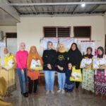 Dharma Wanita Persatuan Provinsi Lampung bersama DWP Biro Umum dan DWP Bapenda Salurkan Bantuan untuk Warga Terdampak Banjir, di Rajabasa, Bandar Lampung