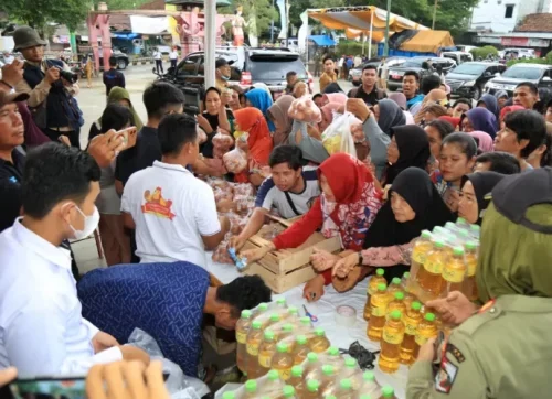 Gubernur Arinal Luncurkan Pasar Murah dan Memberi Bantuan Sosial bagi Masyarakat Kotabumi