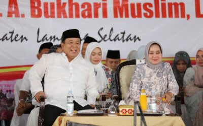 Gubernur dan Ibu Riana Hadiri Pengajian Akbar Pemprov Lampung di Lamsel