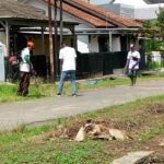 Tim Bandar Lampung Bahagia Bersihkan Lingkungan Sukarame Harapan Jaya