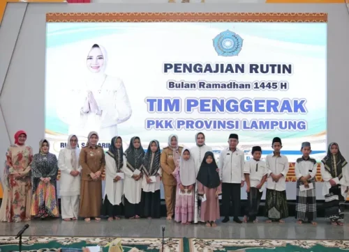 Ibu Riana Sari Arinal Bersama Jajaran TP PKK Provinsi Lampung Ikuti Pengajian Rutin Bulan Ramadhan 1445 H di Mahan Agung