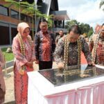 Gubernur Arinal Bersama Asisten Deputi Teknologi dan Informasi Kementerian BUMN Resmikan Pasar UMKM Lampung