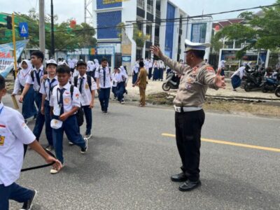 Berikan Rasa Aman kepada Masyarakat dan pelajar, Sat Lantas Polres Pesisir Barat lakukan Pam Rawan Siang