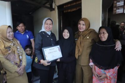 Rektor Serahkan 148 Beasiswa PMPAP kepada Mahasiswa Berprestasi