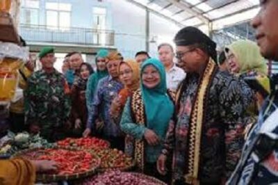 Pj. Gubernur Lampung Tinjau Pasar Pekalongan dan Gudang Bulog Lamtim