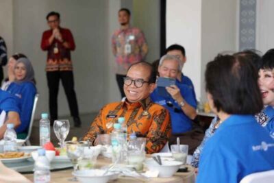Pj. Gubernur Samsudin Terima Bantuan 500 Unit Tabung Oksigen dari Rotary Club
