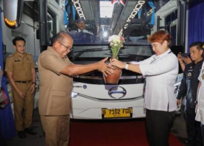 Pj. Gubernur dan Dirut Perum Damri Luncurkan 26 Bus Damri Baru dan Resmikan Fasilitas Ruang Tunggu