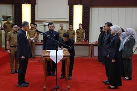 Sekdaprov Melantik dan Mengambil Sumpah Jabatan 23 Pejabat Fungsional di Lingkungan Pemerintah Provinsi Lampung