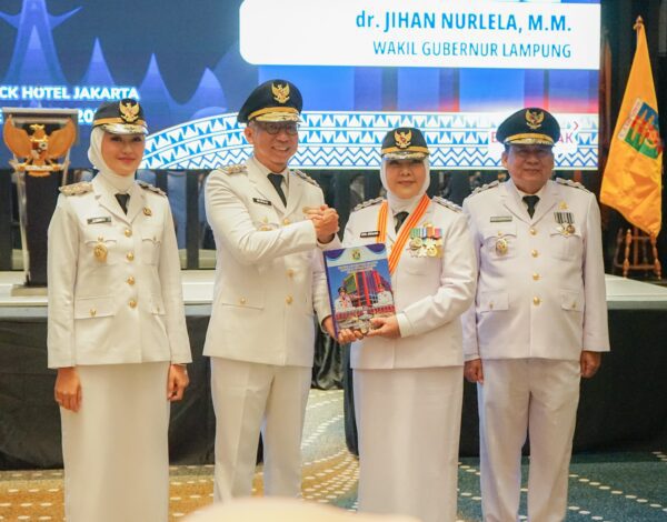 Resmi Dilantik, Eva-Deddy Siap Lanjutkan Program Di Bandar Lampung