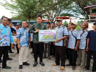 Pemkab Lamsel Serahkan Bantuan Alsintan, Dorong Produktivitas Pertanian