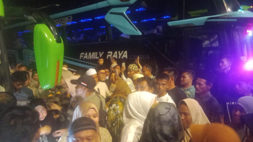 Jemaah Haji Merangin Kloter 20 Tiba di Bangko  · Alhamdulillah Pergi Sebanyak 194 Orang Pulang Tetap 194 Orang