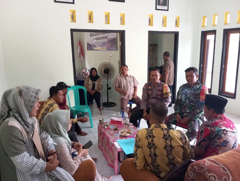 Babinsa Koramil 420-08/Tabir, Sertu Edi Susanto Laksanakan Komsos Bersama kepala desa dan bhabinkamtibmas di Desa Rejosari Kecamatan Tabir ilir