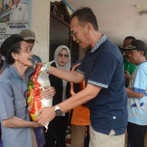 Pemkot Bandar Lampung Salurkan Beras untuk Warga Terdampak Banjir