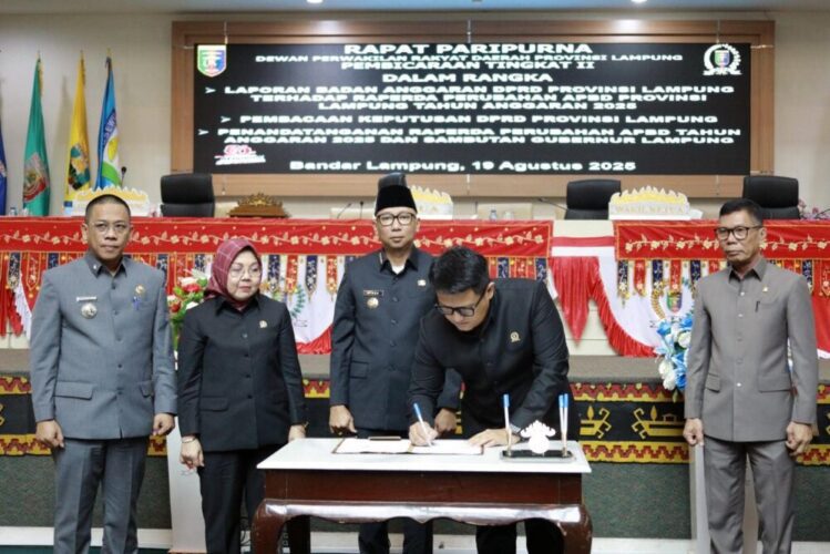 Rapat Paripurna DPRD Provinsi Lampung Tetapkan Program Pembentukan Perda Tahun 2026