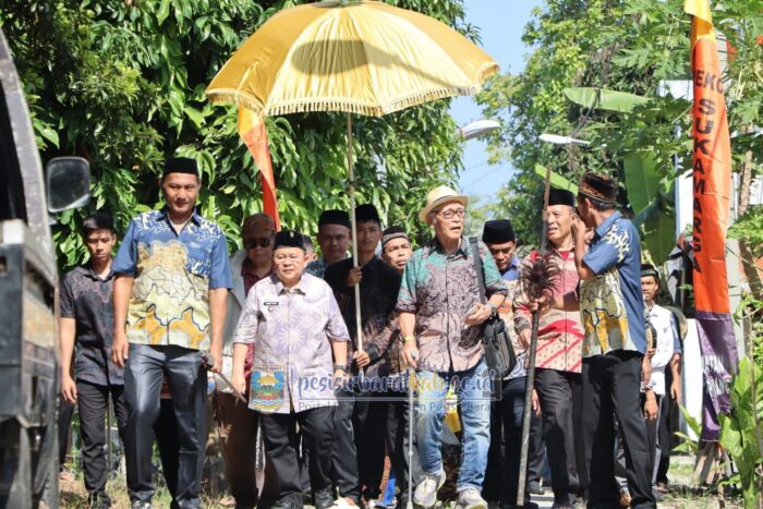Wabup Pesibar Hadiri Anjau Silau dan Resmikan Masjid Jami’ At-Tanwir di Pulau Pisang