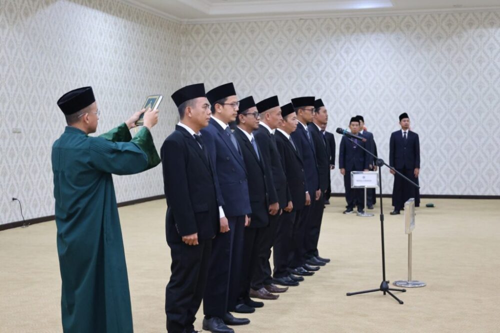 Rektor Lantik Pejabat Fungsional Tenaga Kependidikan Perkuat Layanan Pendidikan