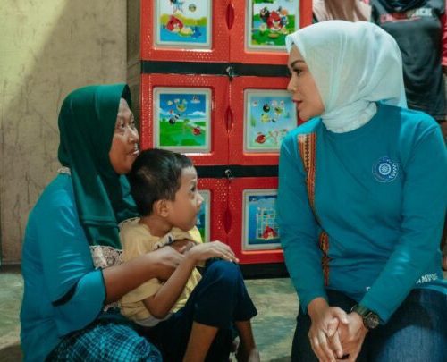 Wulan Mirza Kunjungi Bocah Penderita Gizi Buruk di Natar: “Kita Dampingi Sampai Sembuh”