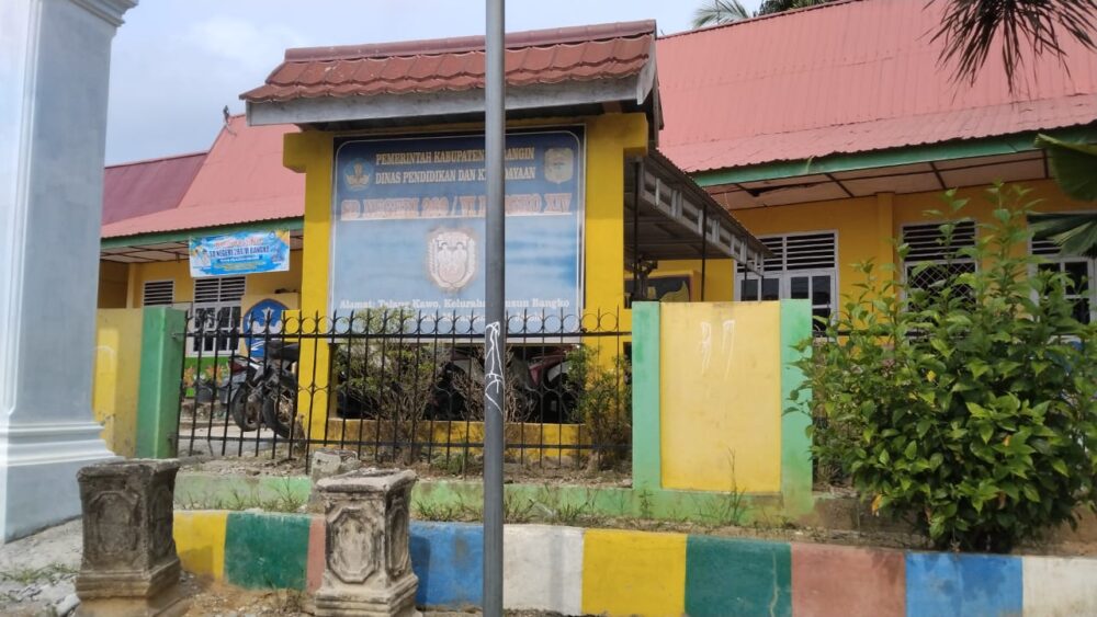 SD Negeri 280, Bangko Tercemar: Skandal Absensi Fiktif Menggerogoti Integritas Sekolah, Kepala Sekolah Bungkam