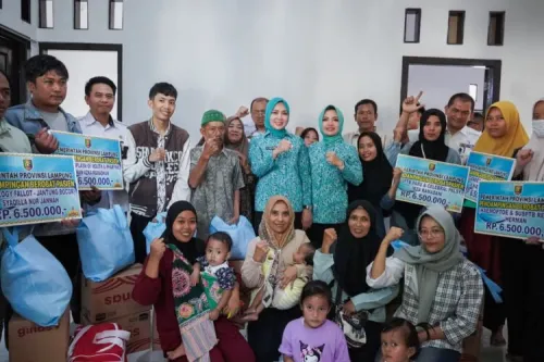 Pemprov Lampung Serahkan Santunan Kematian Korban Bencana, Warga Gunung Sulah Terharu