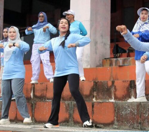 Ribuan Warga Meriahkan Senam Massal Haornas 2025 di Stadion Radin Inten Kalianda