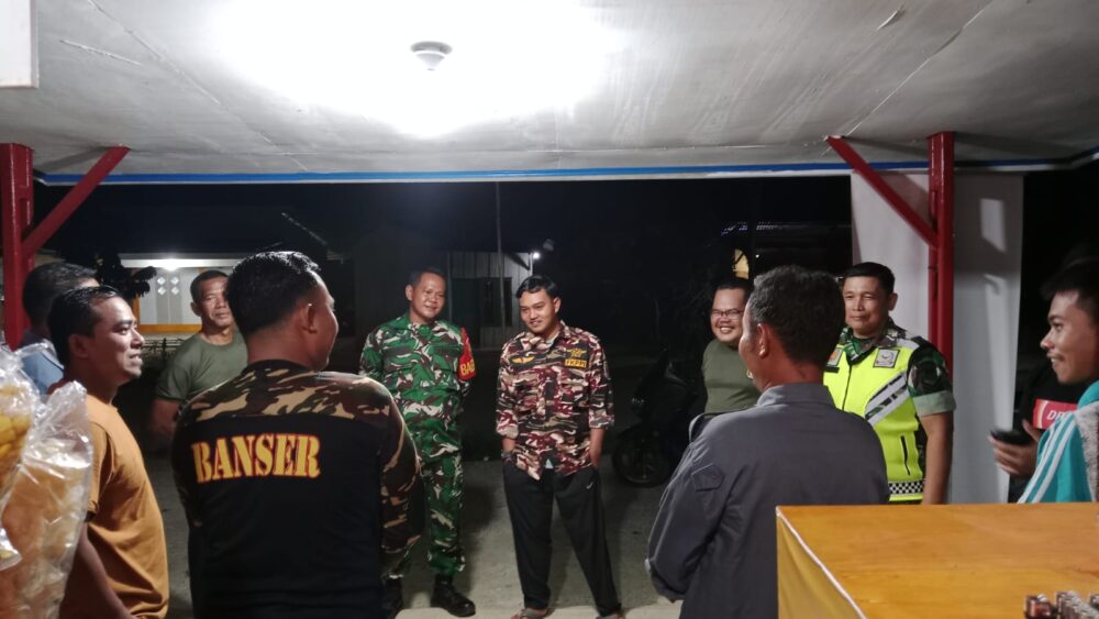 Komsos Malam Koramil 420-08/Tabir Sinergi TNI dan Warga Ciptakan Lingkungan Aman dan Kondusif