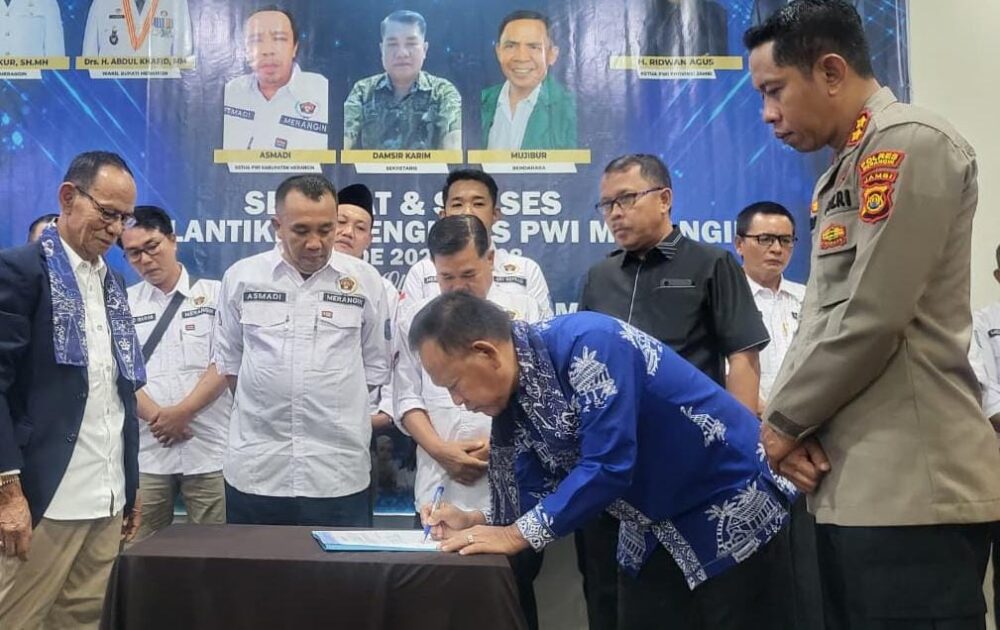 Wabup H A Khafidh Ajak PWI Bersinergi Bangun Merangin     · Ketua dan Pengurus PWI Merangin Dilantik