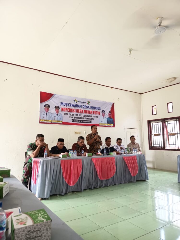 BABINSA KORAMIL 420-02/MA LIMUN HADIRI MUSYAWARAH DESA KHUSUS KOPERASI MERAH PUTIH DI DESA BINAAN