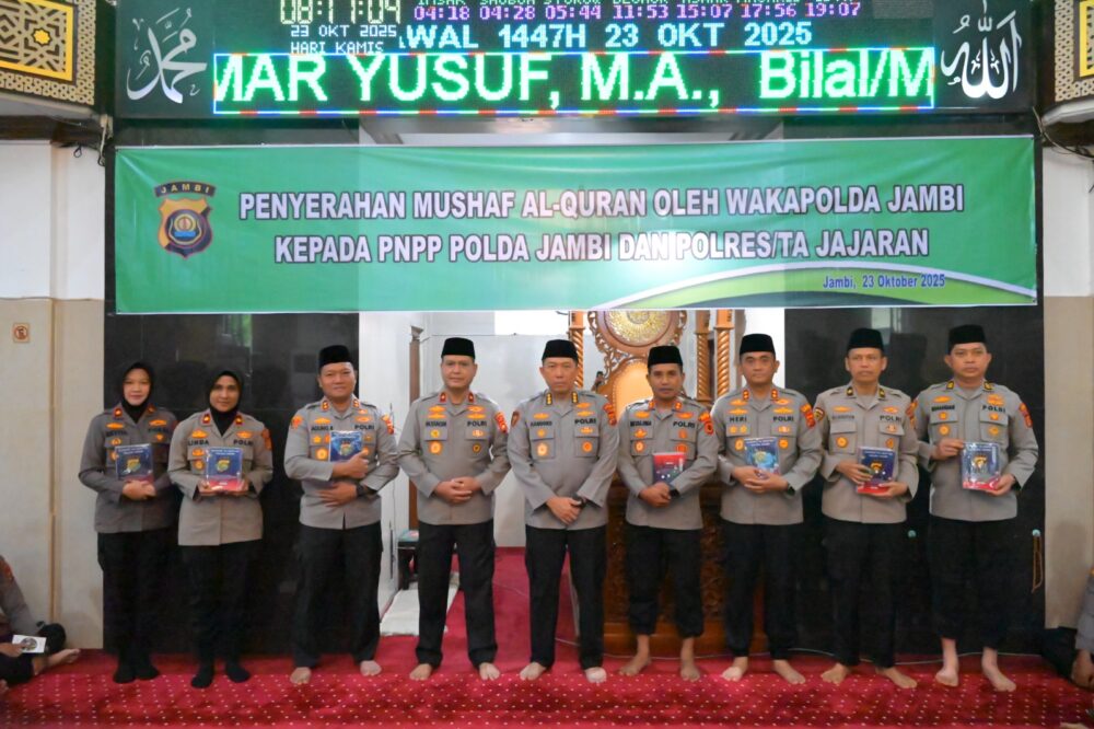 Kapolres Merangin Terima Mushaf Al-Qur’an dari Wakapolda Jambi Yang di Wakili Wakapolres Merangin