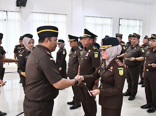 Kajati Jambi Sugeng Hariadi SH MH Lantik Yusmanely SH MH Sebagai Kejari Merangin 