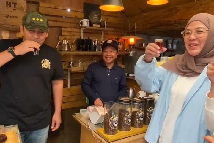 Ngopi di Kebun Kopi, Bupati M. Syukur: di Kerinci Ada Arabika, di Merangin Ada Robusta, Kerinci Oke Punya, Merangin Luar Biasa
