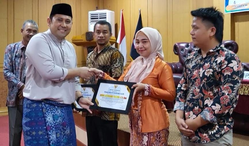 Bupati H M Syukur Beri Penghargaan kepada Tiga Orang     · Telah Berperan Aktif, Dibalik Kasus Penculikan Pembebasan Bilqis