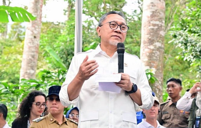 Dorong Smart Agroforestry, Menko Zulkifli Hasan Gelontorkan 7.000 Bibit Kopi–Kakao untuk Petani Lampung Selatan