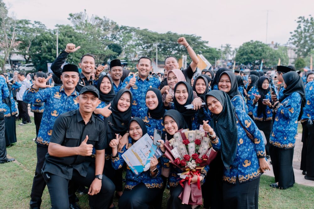 Lantik 3.478 PPPK Paruh Waktu, Bupati M. Syukur: Jangan Permalukan Negeri Ini!