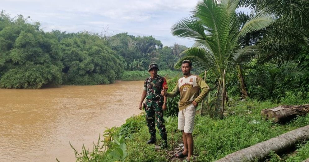 ntensifkan Patroli Wilayah Rawan Banjir Oleh Babinsa Koramil 420-04/
