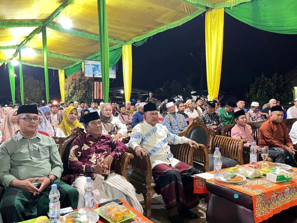 Hadiri Isra Mi’raj di Desa Mentawak, Wabup A. Khafidh Ajak Warga Tertib Administrasi Lahan