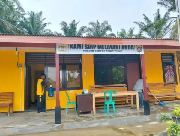Tingkatkan Pelayanan, Polsubsektor Tabir Timur Laksanakan Pembenahan Lingkungan Kantor