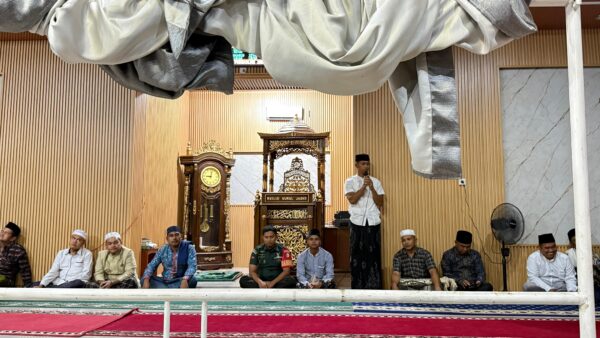 *TNI Hadir Dalam Safari Ramadhan, Mengajak Jamaah Meningkatkan Keimanan dan Ketakwaan*