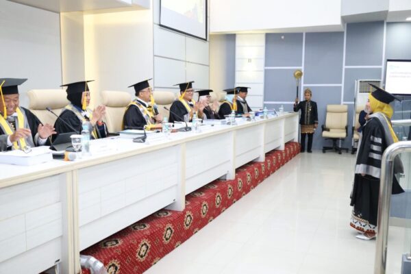 Riset Efektivitas Program Pengentasan Kemiskinan, Ukhti Ciptawaty Resmi Sandang Gelar Doktor